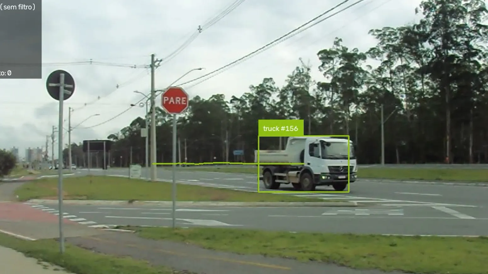 Print real do sistema classificando um caminhão no vídeo de campo